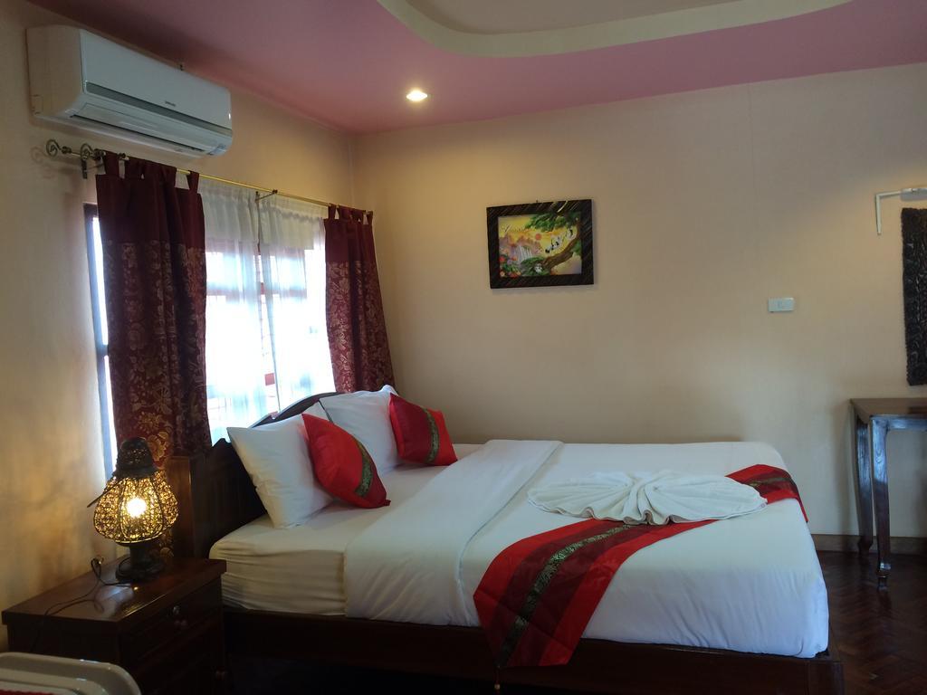 Chok-Wasana Guest House Mae Sariang Esterno foto